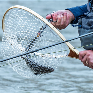Épuisette de pêche à la mouche pour attraper et relâcher les truites, cadre en bois avec <span class=keywords><strong>filet</strong></span> en <span class=keywords><strong>caoutchouc</strong></span> souple - Product Image 1