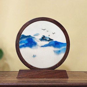 Figura de Caballo Bordada de Doble Cara en Madera de Nogal, Artesanía de Patrimonio Cultural Inmaterial, Regalo para el Año Nuevo Chino - Product Image 3
