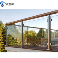 Rampe de balcon extérieur au design moderne Main courante simple pour le pont Villa Mall avec des matériaux en PVC disponibles en aluminium