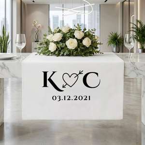 Chemin de table personnalisé en lin pour mariage et fête avec noms et date – Design carré classique – Décorations de table durables - Product Image 2