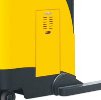 Chariots élévateurs électriques à double profondeur à pantographe, à batterie au plomb-acide, à mât triple étage, jaunes, de 1,5 tonne, pour allées étroites – Nouveauté très demandée