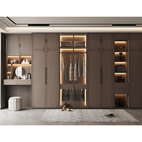 Armoire de chambre moderne à 4 portes avec coiffeuse, dressing minimaliste en bois sur mesure, meuble de rangement