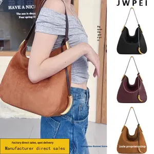 Nouveau style Sac fourre-tout <span class=keywords><strong>Nina</strong></span> grande capacité Sac à bandoulière pour femme Fermeture magnétique Velours Tendances printemps 2026 - Product Image 2