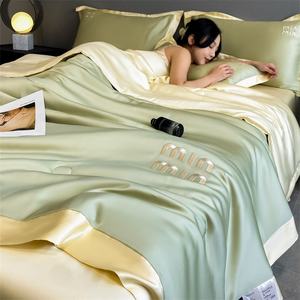 Set Copripiumino e Lenzuola Mercury Home Textile di Lusso 200TC Effetto Seta per un Sonno Nudo, Trapunta Estiva in Seta Lavata - Set da 4 Pezzi per Gruppi d'Acquisto all'Ingrosso - Product Image 4