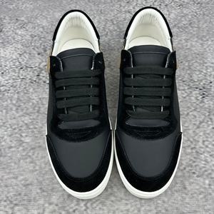 ออกแบบรองเท้ากีฬาเดินแบบคลาสสิกสำหรับผู้ชาย ส้นเตี้ย สไตล์ลำลองและเรโทร รองเท้าสเก็ต รุ่นใหม่ปี 2026 แบรนด์หรู - Product Image 1