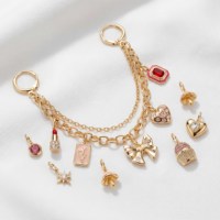 Chaîne de breloques pour chaussures au design exclusif, personnalisable en gros, plaqué or, avec strass rouges, motifs nœud et fleur, inspirée du maquillage et du rouge à lèvres