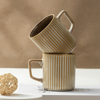 Tasse en céramique rétro de style japonais de 360ml/12oz gaufrage vertical à rayures gaufrage usage quotidien pour le café lait pour la consommation quotidienne
