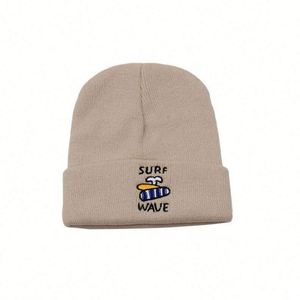 หมวกบีนนี่ปักโลโก้ตามสั่ง สำหรับฤดูหนาว ดีไซน์เนอร์ หมวกไหมพรมเด็กและผู้ใหญ่ แบบพับขอบ - Product Image 3