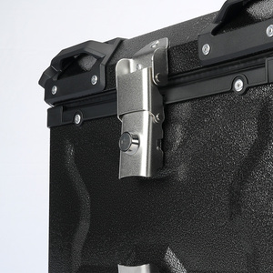 Kotak Bagasi Motor 36L Aluminium Alloy Desain Embos Tiga Sisi Warna Hitam Premium - Product Image 5
