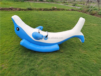 Balançoire gonflable en forme de dauphin, balançoire flottante en PVC pour parc aquatique, jouet gonflable pour enfants, à utiliser en extérieur ou en intérieur, pour la piscine et les divertissements