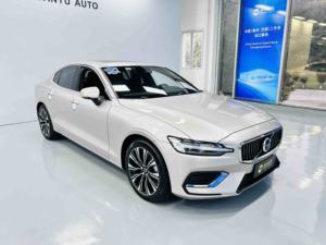 <span class=keywords><strong>Volvo</strong></span> S60 B4 haut de gamme 2023 avec conduite à gauche, moteur 2.0T, finition Luxe, berline haut de gamme pour les acheteurs professionnels et particuliers en Arabie Saoudite - Product Image 2