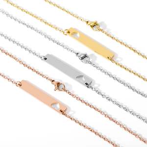 व्यक्तिगत गहने कस्टम लेजर pvd आकर्षण खोखले कट दिल एनग्रेव लोगो नाम सोने की प्लेटेड क्षैतिज पट्टी - Product Image 2