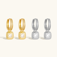 Anting-anting Huggie Hoop dengan Bandul CZ Persegi Empat Berlapis Emas/Rhodium 18K Ramah Lingkungan FUAMAY Grosir untuk Kegunaan Sehari-hari