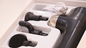 Mini pistola de masaje inalámbrica portátil de 2000mAh, masajeador corporal con vibración muscular profunda con 4 cabezales de masaje - Product Image 5