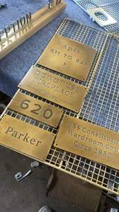 ป้ายประตูสแตนเลสสตีลแบบกำหนดเอง ป้ายโลหะทันสมัยสำหรับห้องสอบโรงเรียน ป้ายเลขที่บ้านสำหรับสวน - Product Image 2