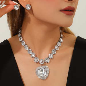 European and American Exaggerated Love Diamond Necklace <b>Earrings</b> Set Red Acrylic Pendant Dress Accessories Bridal Accessories - Product Image 2