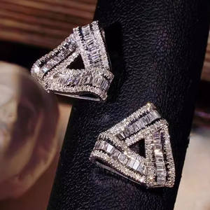 Orecchini di Lusso in Oro Bianco con Diamanti Taglio Baguette Colore D Diamanti Naturali Gioielli da Donna per Uso Quotidiano - Product Image 4