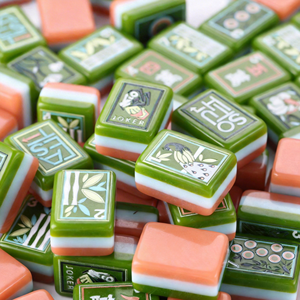 ไพ่มาจองอะคริลิคสีเขียวแบบอเมริกันพิมพ์ลายสไตล์แมรี่สุดหรูแบบกำหนดเองได้ สำหรับการสังสรรค์ในครอบครัวและการเล่นคาสิโน - Product Image 1