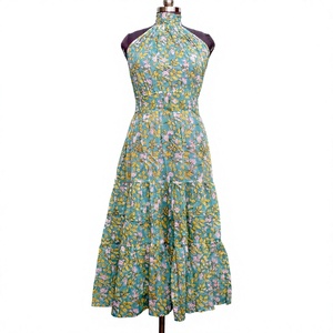 Magnifique Robe Longue Bohème Moderne à Imprimé Floral, Col Halter, Coupe Trapèze en Coton, Faite Main, Écologique, Respirante, Idéale pour l'Été et les Fêtes Printanières - Product Image 1