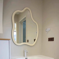 Miroir de salle de bain mural de style nordique en bois d'hévéa irrégulier avec éclairage LED, miroir décoratif pour coiffeuse, modèle 085