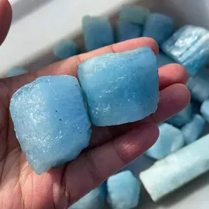 Piedra de Aguamarina azul Natural en bruto a la venta