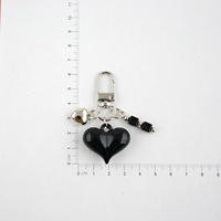 Nouveau porte-clés DIY en forme de cœur, accessoire brillant noir et blanc avec cœur féminin, un joli pendentif de sac pour couple, porte-clés