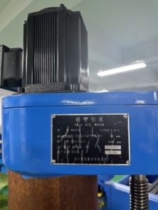 เครื่องเจาะรัศมีแบบตั้งโต๊ะรุ่น Heavy Duty Z3040 X 8/1 ขนาด 40 มม. กำลัง 1.5 กิโลวัตต์ - Product Image 5