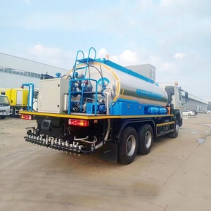 Camión Distribuidor de Asfalto SINOTRUK HOWO 4x2 de 15 CBM, Camión Pulverizador de Betún con Volante a la Izquierda en Venta - Product Image 4