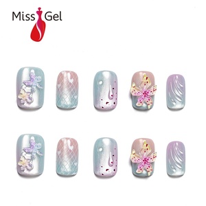 Lot de 32 <span class=keywords><strong>faux</strong></span> <span class=keywords><strong>ongles</strong></span> Aurora dégradés faits à la main, courts, forme squoval, 3D, réutilisables, couvrance totale, pour manucure artisanale - Product Image 1