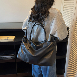Sacs à main pour femmes de grande capacité, nouveaux arrivages, en PU, avec logo imprimé, de luxe, de style de vie, nouveaux designers, vente en gros - Product Image 5