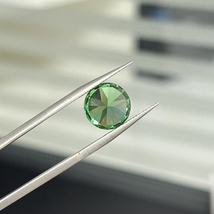 มีสินค้าในสต็อก หินสังเคราะห์ YAG สีเขียวทรงกลมขนาด 10 มม. หินอัญมณี Yttrium Aluminum Garnet ที่เพาะเลี้ยงในห้องปฏิบัติการ ขายส่งจำนวนมากสำหรับอุปกรณ์เครื่องประดับ - Product Image 6