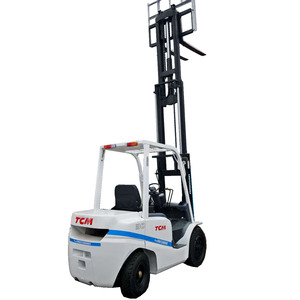 Chariot élévateur diesel TCM d'occasion, 3 tonnes, hauteur de levage 3m, avec déplaceur latéral hydraulique, mât à deux étages, haute qualité, en stock - Product Image 1