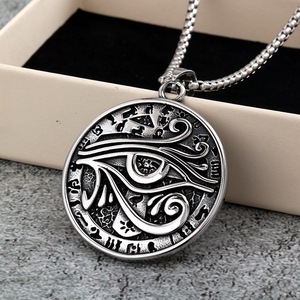 yunnique Pendentif rétro en acier inoxydable pour homme, breloque à thème œil d'Horus égyptien ancien, pour cadeau de fête ou accessoire vestimentaire - Product Image 2