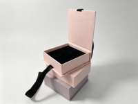 Boîte à bijoux en carton ondulé avec logo personnalisé, dernière génération, revêtement UV, emballage en papier recyclable, doublure en éponge, couleurs CMYK/PMS