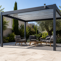 Pergola motorisée Jiake avec toit à lames orientables en aluminium et capteur vent/pluie pour patio arrière, CE SGS OEM Vente en gros