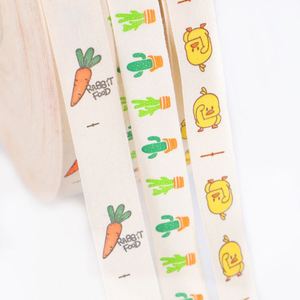 ริบบิ้นผ้าฝ้ายพิมพ์ลายโลโก้หลากสีตามสั่ง สำหรับตกแต่งของขวัญ บรรจุภัณฑ์เสื้อผ้า ทำจากผ้าทวิลล์เนื้อผ้าแคนวาสธรรมชาติ - Product Image 1