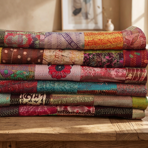 Couette Kantha en patchwork de sari en soie taille Queen - Product Image 3