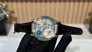 Montre automatique mécanique à tourbillon avec design entièrement serti de diamants - Product Image 3