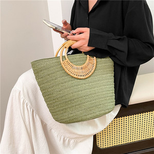 Sac <span class=keywords><strong>Tendance</strong></span> 2026 Nouveau Sac Fourre-tout Tressé Fait Main en Forme de Croissant pour Femme en Paille - Product Image 2