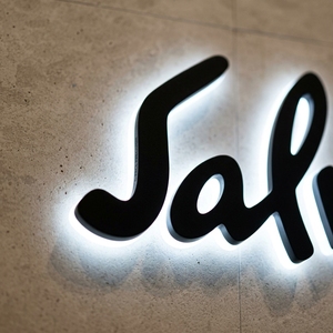 Letrero LED Retroiluminado Negro Mate <span class=keywords><strong>de</strong></span> Lujo Personalizado, Letras Metálicas con Escritura en Línea Fina 3D, IP65 Impermeable, para Publicidad, Tiendas, Oficinas - Product Image 3