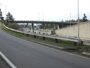 Barandilla de Seguridad Galvanizada de Tres Vigas Apta para Barreras de Seguridad Vial en Carreteras - Product Image 6