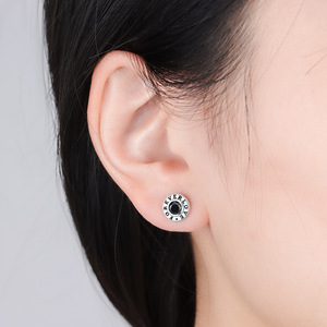 Pendientes de latón blanco con logo FOREVER LOVE y piedras preciosas, un regalo perfecto para el día a día o para fiestas para chicas. - Product Image 5