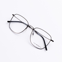 Gafas de Sol Rectangulares Negras con Marco Metálico Delgado de Moda al por Mayor para Uso Diario, Hombres y Mujeres, con Caja de Regalo
