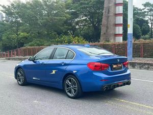 <span class=keywords><strong>BMW</strong></span> <span class=keywords><strong>118i</strong></span> Fashion Edition Sedan 2019 |   1.5T Turbo Automático, Volante a la Izquierda, Interior Oscuro, Asientos de Tela, Neumáticos R17, Luces LED |   FWD - Product Image 5