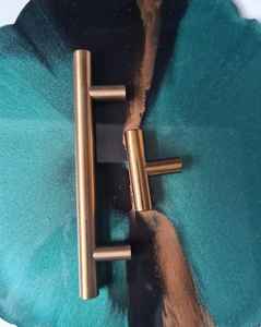 Plateau en résine fait main durable avec un design élégant, conçu pour servir des boissons, des collations et améliorer la présentation de la table dans n'importe quelle pièce - Product Image 2