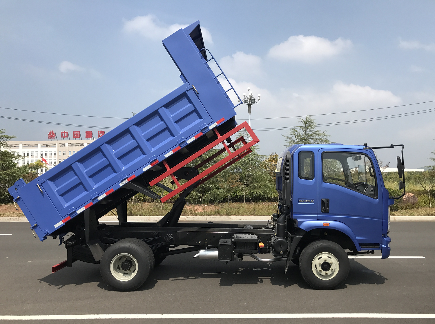 Sinotruck Homan 4X2 Small Mini 4 Tons Tipper Truck 8 Tons