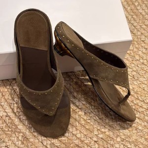 Sandalias de Verano 2026 para Mujer, con Tachuelas, Punta Redonda, Tacón Bajo, Diseño Abierto, Casuales para Exteriores - Product Image 2