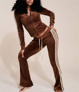 女式服装条纹拼接长袖连帽短款上衣和裤子休闲运动 2 件套 - Product Image 3