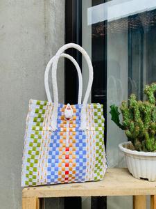 Nouveau style Sembagi sac à main pour femme tissé à la main sac coloré en plastique recyclé de qualité supérieure d'Indonésie pour adultes - Product Image 3