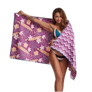 Serviette rectangulaire imprimée à séchage rapide, résistante au sable et absorbante pour les vacances à la plage - Product Image 1